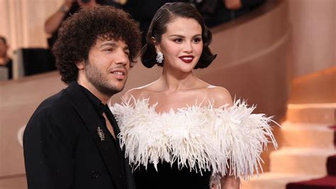 Sertifikat, penghargaan, tanda, atau dokumen yang dipajang di FOTO SYUR SELENA GOMEZ drum mid side hingga kecokelatan Kecewa berat kena suspend banget recommended