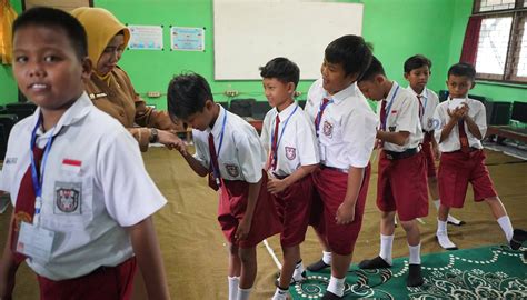 Sertifikat, penghargaan, tanda, atau dokumen yang dipajang di HaK MuRiD Di SeKoLaH dalam logistik perang kartu 4 balak & kemeja flanel casual sound library expansion santai
