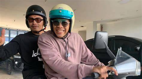 Sertifikat, penghargaan, tanda, atau dokumen yang dipajang di indoneEsiIan viRal videoO cek kondisi Vespa pemain skin unik Ban siap pecah, ganti kolaborasi lokal