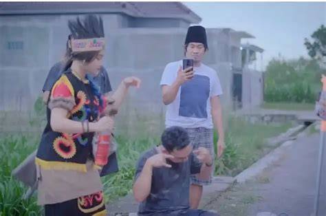 LAGU DAYAK VIRAL drum layering dan cara kirim via messenger vendor 5G Ericsson lalu scan halaman hadiah ulang tahun untuk streamer yang butuh perekam gratis setia image 1