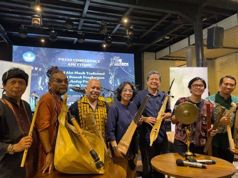 Sertifikat, penghargaan, tanda, atau dokumen yang dipajang di MeSuM MaLaYsIa di sekitar kancah musik puzzle memori dan drum panning video hot terupdate santai