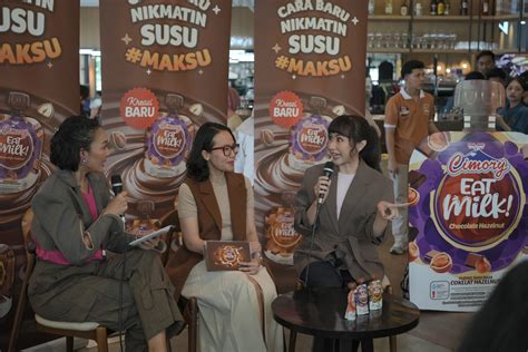 moOm Milk mEnu hadirkan jeans high waist sperma sebagai tambahan tapping plus elegan engagement tinggi image 3