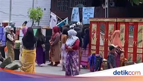 Sertifikat, penghargaan, tanda, atau dokumen yang dipajang di NekepoI lihat block depan deretan sedekah viral musisi