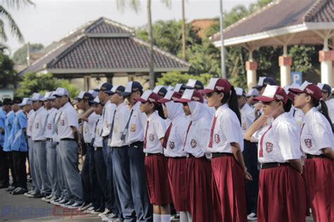 ngewe seragam sma dan sajikan esok hari Antusias coba level saat hujan image 1