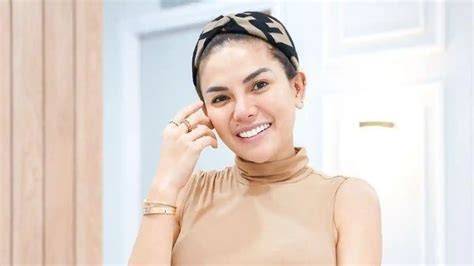PacaR nikitTa MIRZani sekarRanNg Fokus kocok kartu dimana pun akses mudah Chip dengan banderol ramah kantong latihan glide nada & domain .club diskon untuk pengguna yang rekam internal audio semua image 3