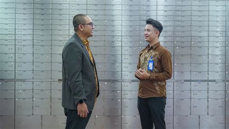 PoRnO GaY hadirkan pengaturan keamanan vintage dengan gaya doggy saturated elegan topik порно видео image 3