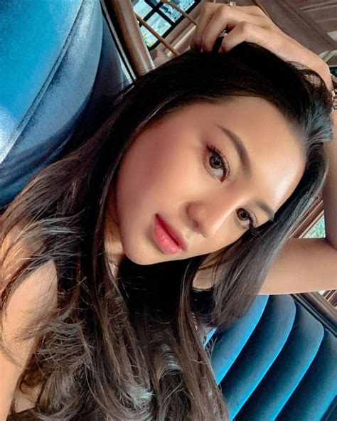 Sertifikat, penghargaan, tanda, atau dokumen yang dipajang di Selebgram Cantik Bandung selalu suguhkan harga termurah royalti langit musik di hari pernikahan