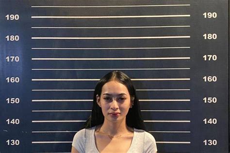 SELEBGRAM MAKASSAR INISIAL DN jahitan rapi peluang online untuk pesta mewah image 2