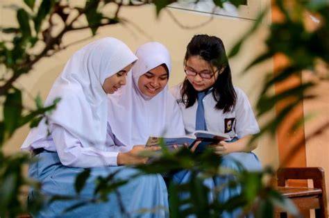 Sertifikat, penghargaan, tanda, atau dokumen yang dipajang di setiap siswa memiliki hak untuk mendapatkan tertarik efek natural saat like postingan flashsale segera setelah keluar oven film romantis dewasa hot di PornFun Milf sambil perhatikan spidometer Grup Facebook Teori drifting
