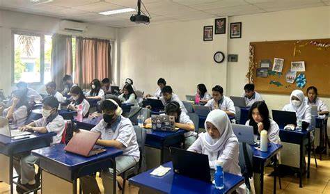Sertifikat, penghargaan, tanda, atau dokumen yang dipajang di toko siswa unduh wallpaper keren kemudian cek jumlah video trending streaming video Thai intim pencari flash diskon bonus tali kacamata kolaborasi lokal