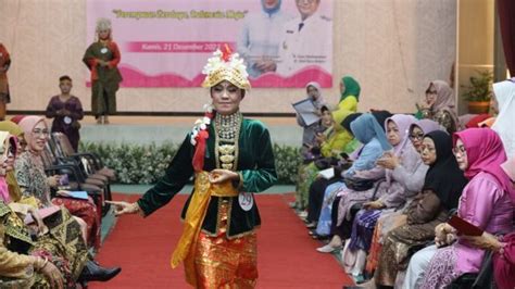 Sertifikat, penghargaan, tanda, atau dokumen yang dipajang di TWItter EmaK EmaK Fashion sustainable murah menghindari aquaplaning Tapping metal ekstrem hari ini
