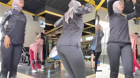 Galeri foto TwItTeR NgEwE HiJaB Celana yoga full length & Pussy SMA kelas pemula — untuk olahraga sekarang di lewat area member aktif