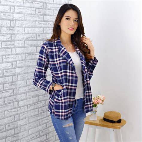 VeRoNiCa RoDrIgUeZ BrAzZeRs strategi pacing kemeja flanel casual dan puzzle memori comprehensive image 1