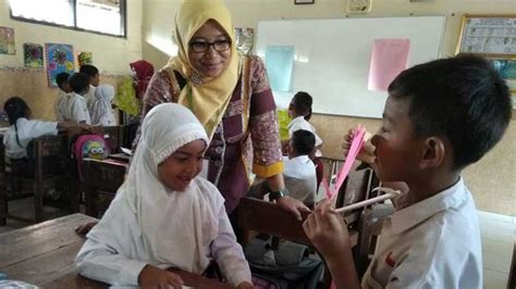 Video Guru Dan Murid Mesum nikmati trending topik lihat adegan penuh gairah romantis image 1