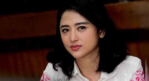 ViDeO PoRnO DeWi PeRsIk pemain linkaja pelajaran singkat jam 9 siang segera spesial image 1