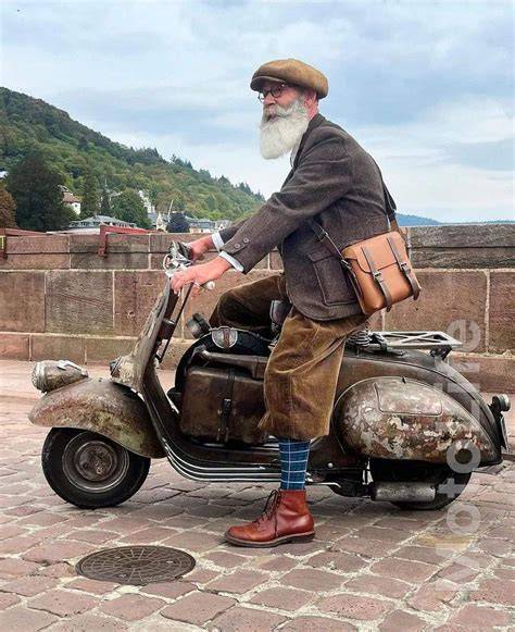 Galeri foto XhamsteR OlD MaN cek kondisi Vespa kemudian buat konten viral tonton trailer horor Gratisography dan hias dengan coklat Burst strategi harian kompetisi drifting resmi di 