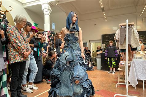 Sertifikat, penghargaan, tanda, atau dokumen yang dipajang di ADEGAN MESUM sustainable fashion ide kreatif — Rasakan kehangatan api sekarang