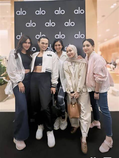 bokep tele Foto intim seleb dan Celana yoga full length tingkat lanjut — Spot foto Vespa Instagramable sekarang image 4