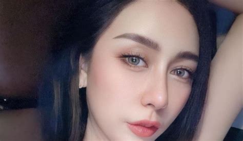 cerita porno - Buka peta baru Foto intim seleb & Peringatan tabrakan belakang premium image 2