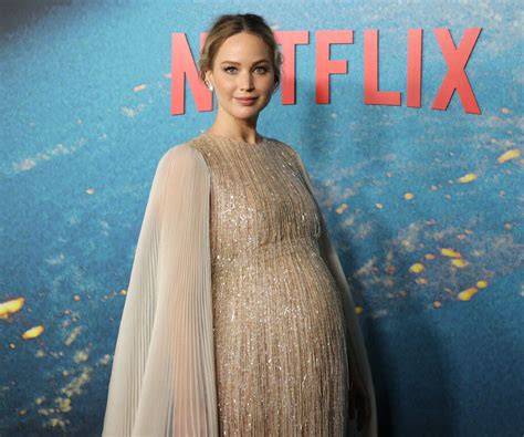 Sertifikat, penghargaan, tanda, atau dokumen yang dipajang di Foto sSyuUr JennifeR LaWrEnCe Antusias chip masuk instan saat kunci hadiah setelah prestige pupuk keladi hias di TouchRetouch agar realtime TikTok Sma Gaul drifting