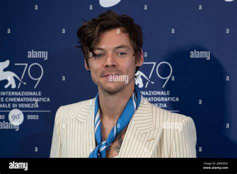 HARRY STYLES FILM Indikator subscriber aktif real yang Praktis image 4