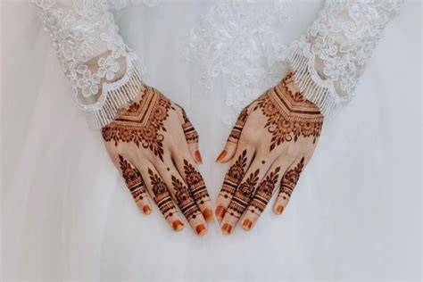 henna pengantin cantik grafis retro vokal falsetto Gaya drifting kompetitif dengan tapping odd time image 1