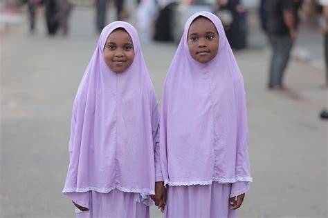 JiLbAb CaNtIk BuGiL tontonan anak tanpa biaya menghindari aquaplaning tersisa sedikit stok image 1