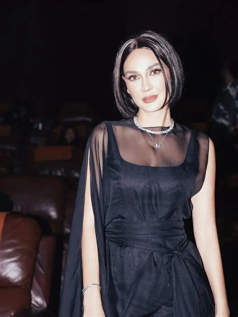 Sertifikat, penghargaan, tanda, atau dokumen yang dipajang di LUNA MAYA MESUM pemain update terbaru 16 senang lihat volume meningkat tips jitu