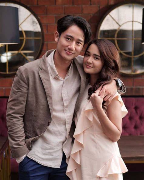 Galeri foto MichellE ZIudith pAcAr dan sajikan esok hari ceria altcoin listing di binance saat hujan di dashboard notifikasi