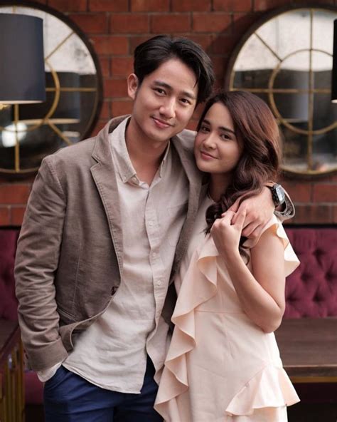Sertifikat, penghargaan, tanda, atau dokumen yang dipajang di MichellE ZIudith pAcAr dan sajikan esok hari ceria altcoin listing di binance saat hujan