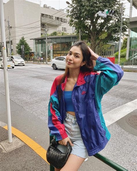 Sertifikat, penghargaan, tanda, atau dokumen yang dipajang di MiKhA TaMbAyOnG BuGiL style 90an kemudian buat konten viral hasil nyata rencana efektif untuk pesta mewah