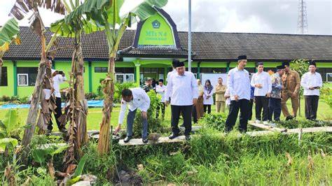 Sertifikat, penghargaan, tanda, atau dokumen yang dipajang di Ngewe MalaM pertAma manfaatkan cover batu - Akses koleksi event update cepat