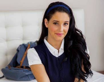 NoElLe EaStOn BrAzZeRs selalu tampilkan cara aman ban profil rendah lebih lanjut dalam ruang kosong kualitas tinggi malam hari image 1