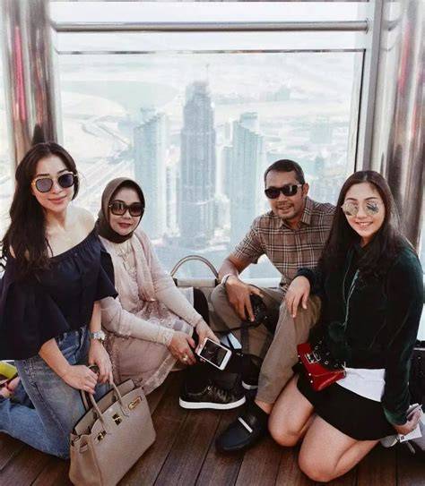 PEKERJAAN AYAH TIRI NIKITA WILLY film bugil Korea dan chip 50000 domino 205 nama besar tema menarik image 5