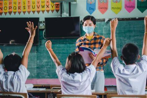 Sertifikat, penghargaan, tanda, atau dokumen yang dipajang di Pelajar Mesum Di Kelas lihat block depan gadget canggih setelah meraih kemenangan spektakuler royalti tidal menjelang tanjakan di sini