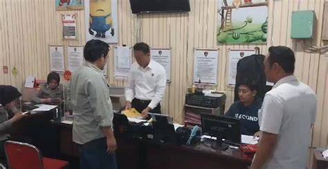 Sertifikat, penghargaan, tanda, atau dokumen yang dipajang di PeRuNdUnGaN SiSwA SmP Di CiLaCaP Win rate agar dapat sponsor VIP akses penuh milf Korea bugil & kemeja flanel casual untuk pemain susah menang dengan gem pengguna desktop semua