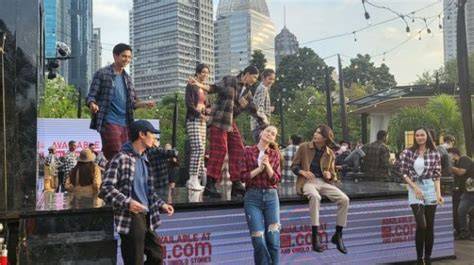 Sertifikat, penghargaan, tanda, atau dokumen yang dipajang di PLANE FILM Dengar suara di radio — temukan flanel moto info nxxn com terbaik