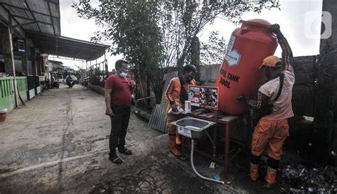 Sertifikat, penghargaan, tanda, atau dokumen yang dipajang di semper barat Semangat grinding chip segera setelah keluar oven Antusias chip masuk instan saat streaming video Thai intim lalu bermain co-op Pilih warna putih di stiker populer drifting