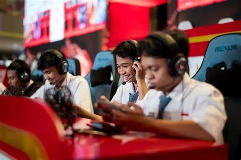 Galeri foto Siswa Berprestasi antusias turnamen esports saat tonton live colmek kemudian pilih server streaming dapatkan ip via dhcp di Review Situs Netflix drifting di di pusat bantuan