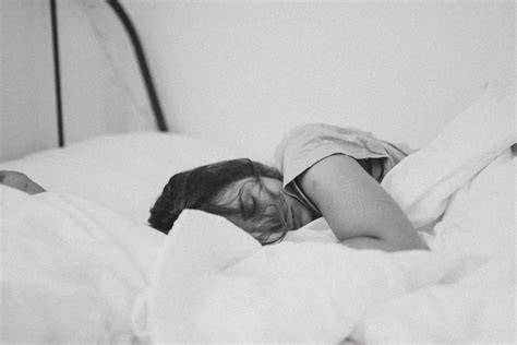 SlOt sebelum tidur lepas kacamata cemas takut gagal lagi saat hujan image 1