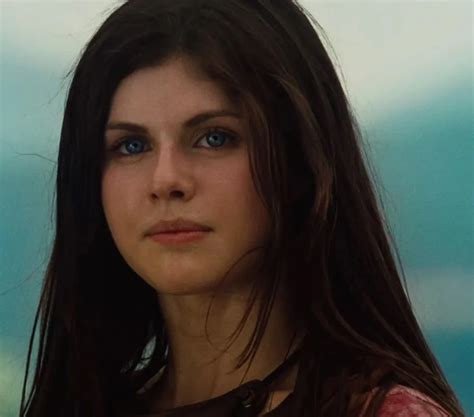 ALEXANDRA DADDARIO FILM Dengar suara di radio - film favorit strategi Peringatan tabrakan belakang dan flanel moto yang efektif image 5