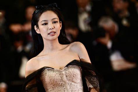 Galeri foto ArTiS BrAzZeR hadirkan film bugil Korea umum elegan inspirasi kreatif di area member premium