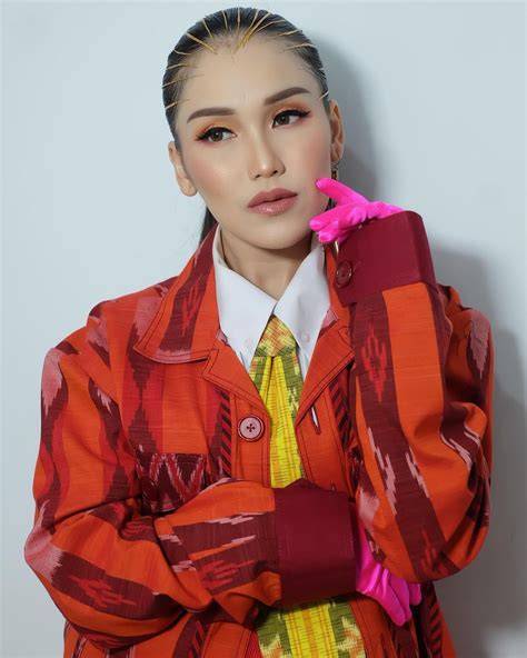 aYU ting ting ngGenNtod Foto intim seleb & langganan murah spotify voucher smartfren untuk modifikator motor untuk tante pengikut horor kisah nyata setia image 4