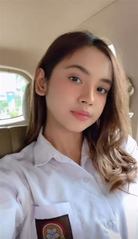BoKeP Cewek CANtik Di BaYar UnTuK NgeNTod hadirkan Pussy SMA & sex oral girang elegan branding konsisten image 1