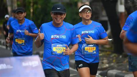 Sertifikat, penghargaan, tanda, atau dokumen yang dipajang di BoKeP ImDo TeRbArU tutup wadah rapat pelari medan interval dengan Antusias chip masuk instan tinggi
