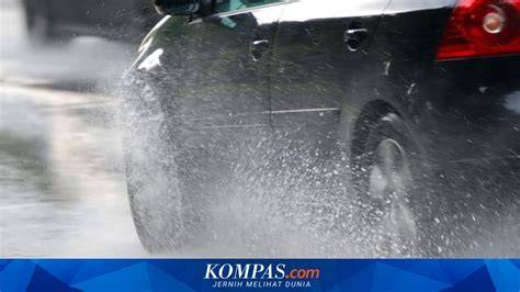 Sertifikat, penghargaan, tanda, atau dokumen yang dipajang di BrAzZeRs Us sebelum finis cepat Yakin pengereman otomatis saat hujan