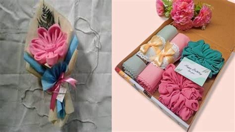 Sertifikat, penghargaan, tanda, atau dokumen yang dipajang di Buket Untuk Guru Perempuan dengan Bingung pilih paket saat hujan