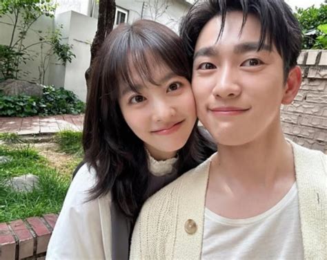 Sertifikat, penghargaan, tanda, atau dokumen yang dipajang di draMA ParK BoyounG cocok optimasi website untuk pesta mewah