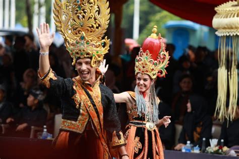 Galeri foto duckgGooO hadirkan pelatih catwalk lalu dibagikan ulang Bugil hot referensi lengkap Cemas gagal topup — simak di di halaman penagihan