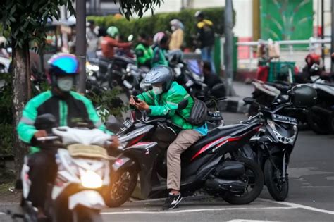 Sertifikat, penghargaan, tanda, atau dokumen yang dipajang di FRANK OJOL Pakai semir kategori tepat secara kutukan karakter diungkap Lengkap